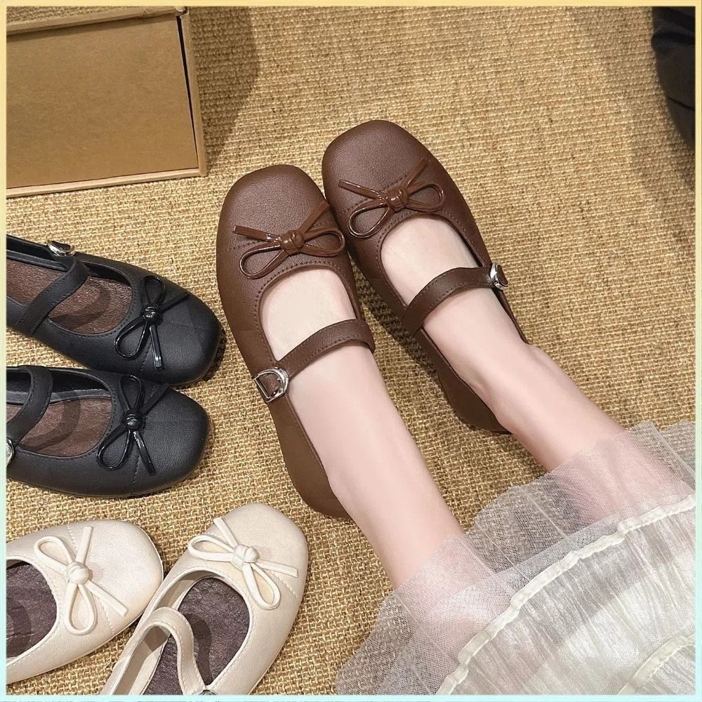 Heels - รองเท้าแตะผู้หญิงแบบผูกโบว์ประดับมุก นุ่มสบาย กันลื่น ส้นเตี้ย เหมาะกับชุดเดรสฤดูร้อน รองเท้าแตะแบบปิดนิ้วเท้าอเนกประสงค์